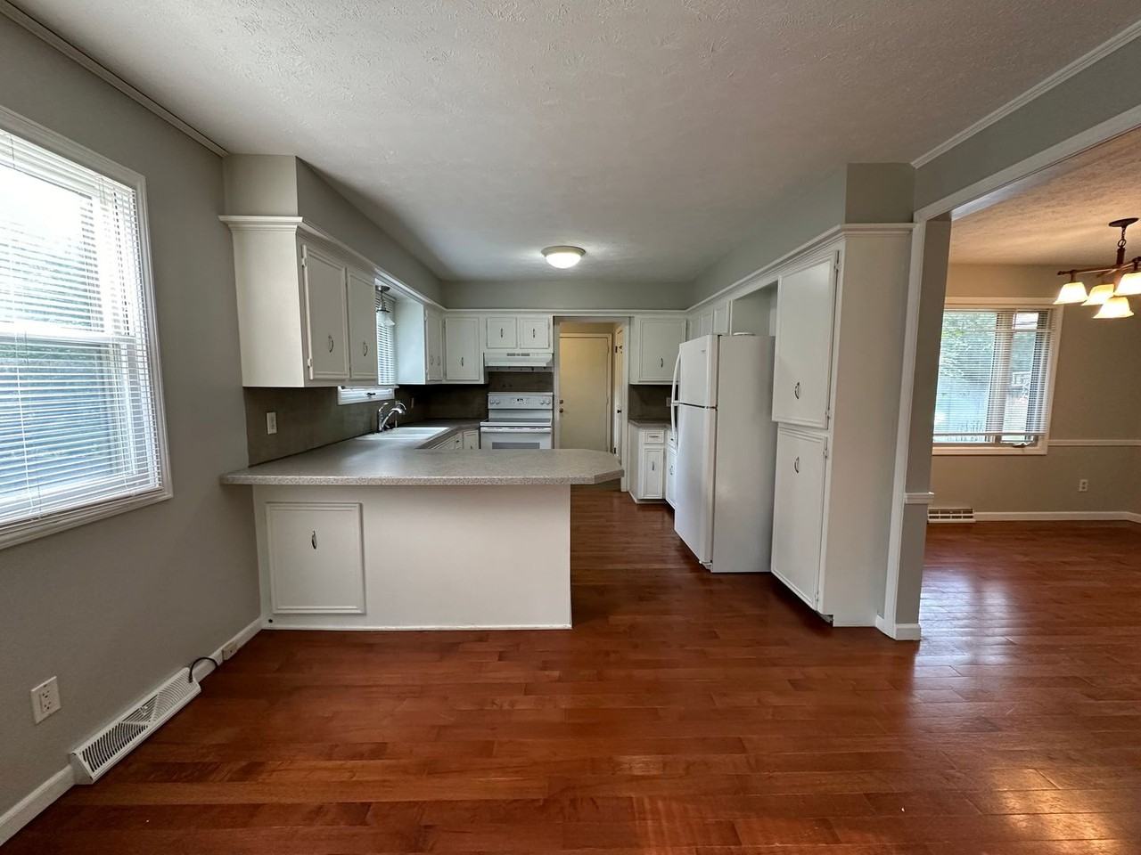 7963 Pine Hollow Dr Se - Photo 6 of 29