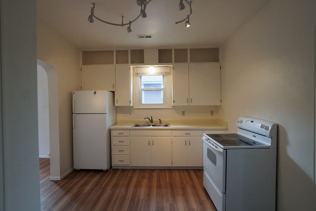 824 Midland Ave #A - Photo 3 of 10