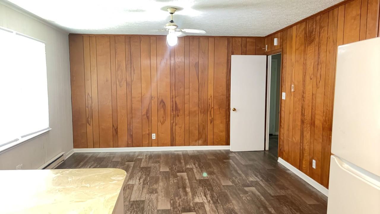 926 Lake Dr - Photo 3 of 13