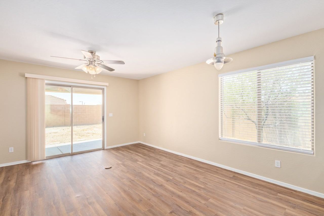 23809 W Adams St - Photo 3 of 22