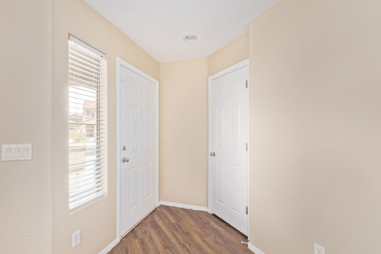 23809 W Adams St - Photo 4 of 22