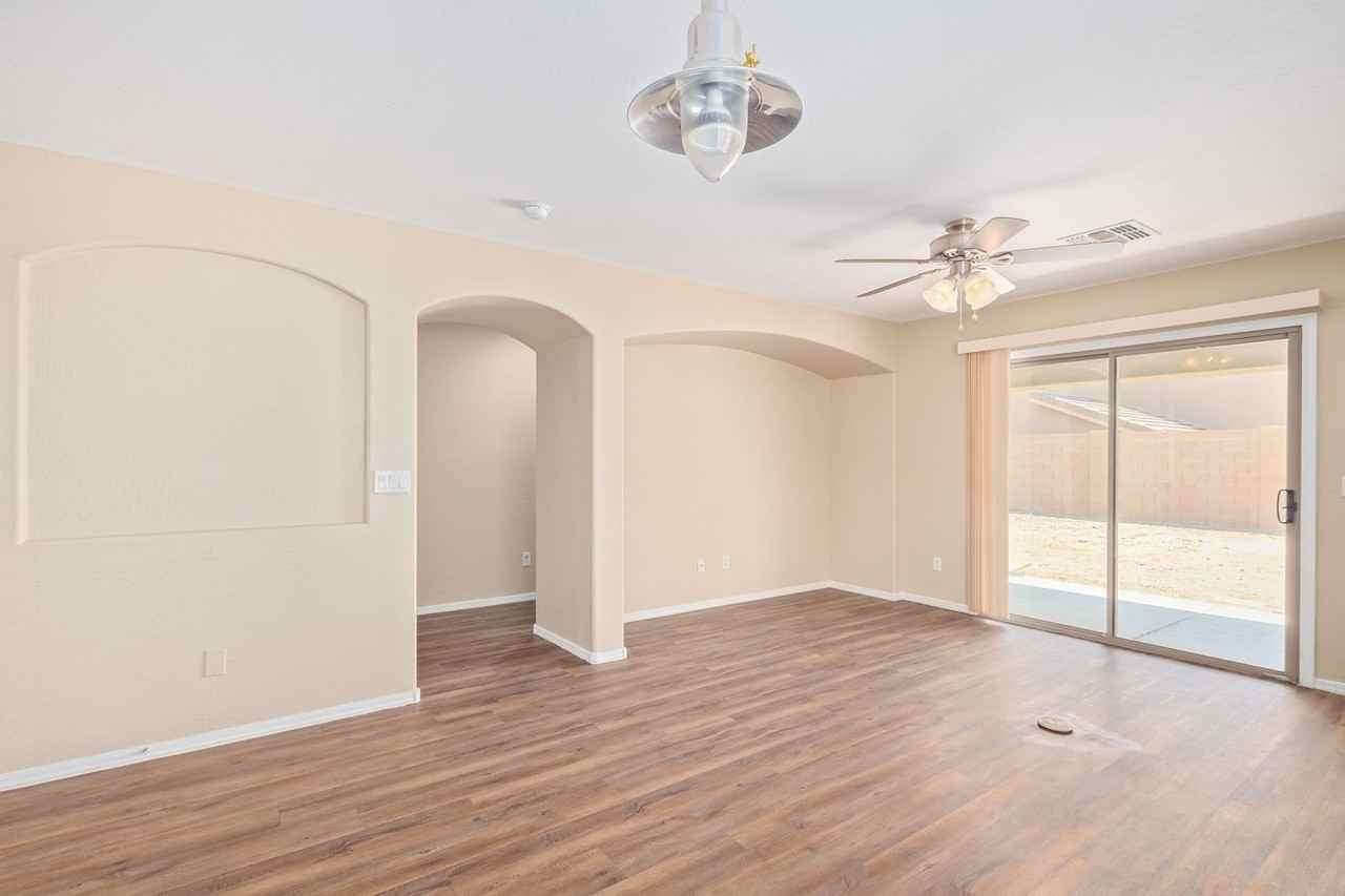 23809 W Adams St - Photo 6 of 22