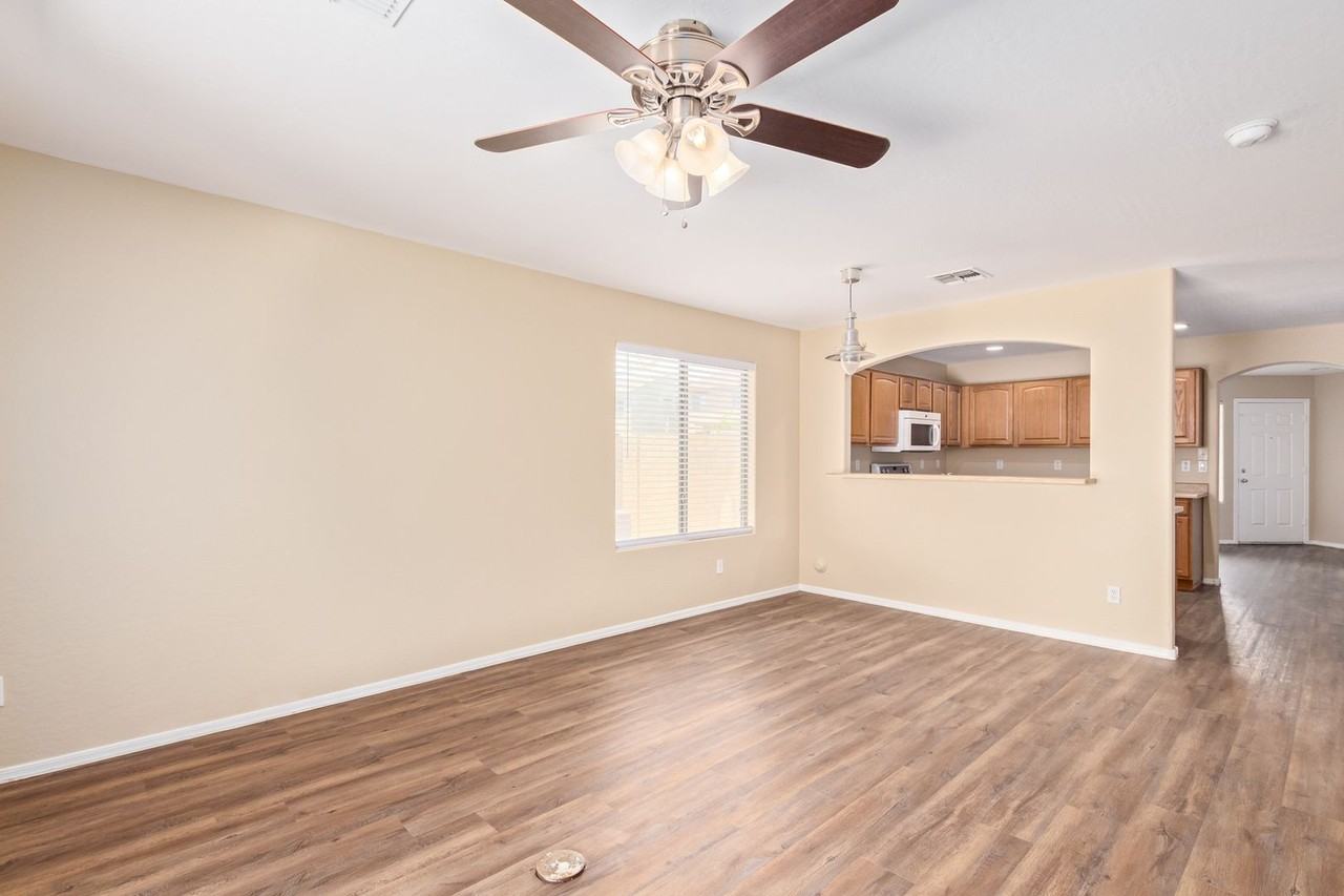 23809 W Adams St - Photo 7 of 22