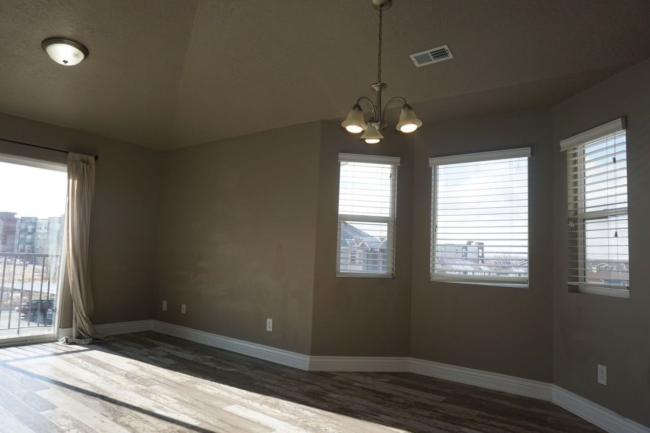 8264 S Resaca Dr - Photo 4 of 38