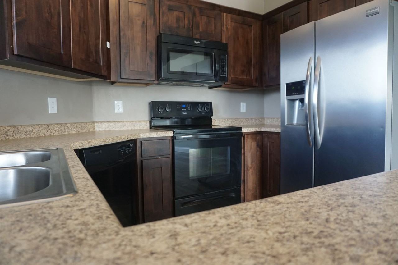 8264 S Resaca Dr - Photo 6 of 38
