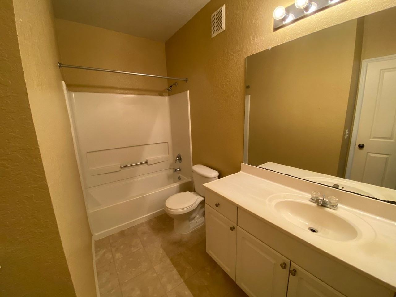 1014 Hemingway Cir - Photo 6 of 19