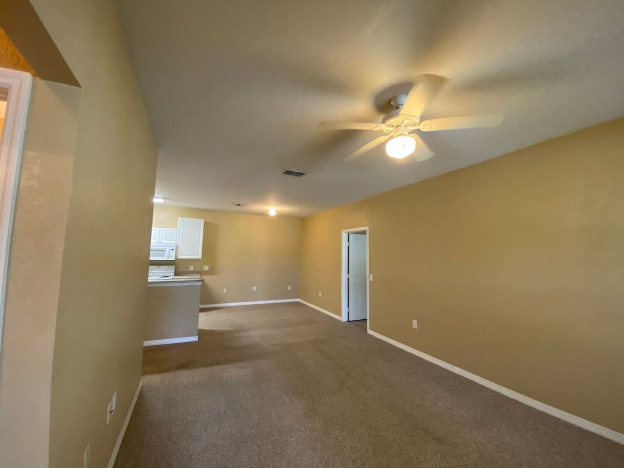 1014 Hemingway Cir - Photo 7 of 19