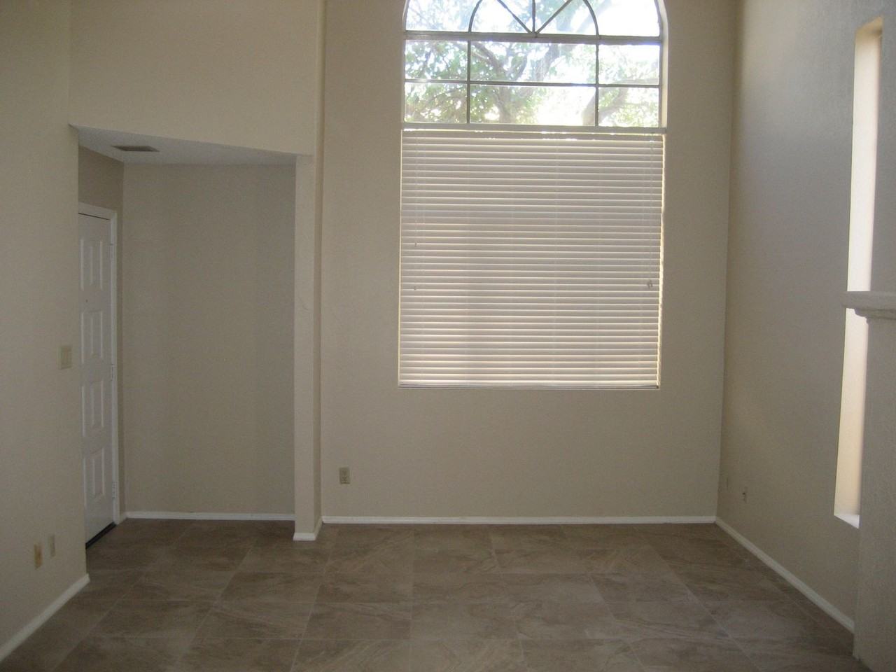10913 E Hope Dr - Photo 3 of 5