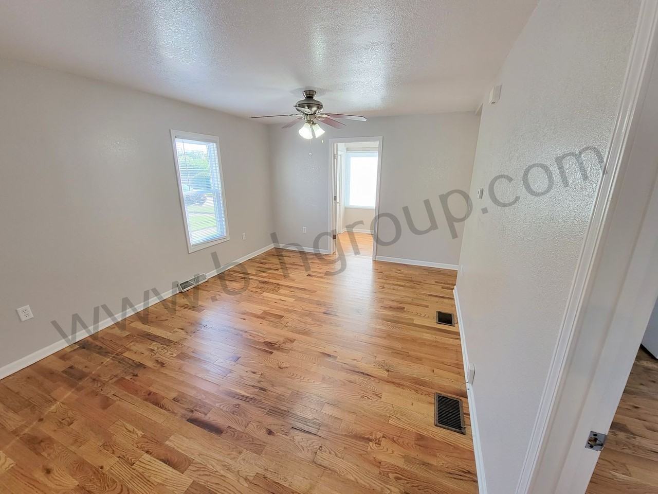 6411 32nd Ave - Photo 2 of 20