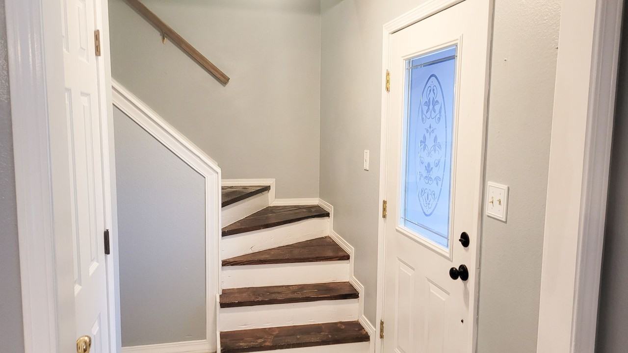 427 Country Lane Dr - Photo 3 of 24