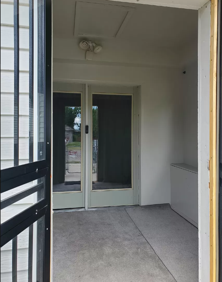 141 W 6th S - Photo 5 of 28