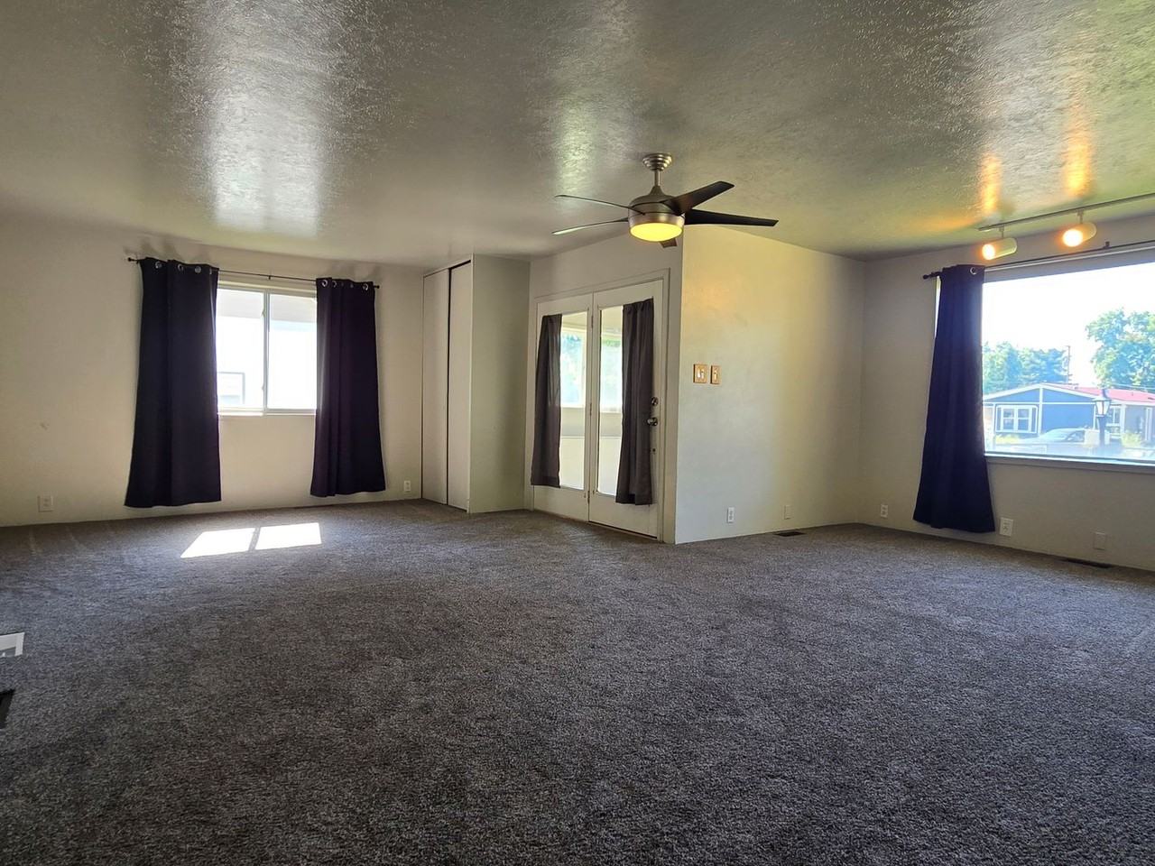 141 W 6th S - Photo 6 of 28