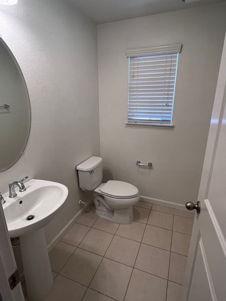 1865 Ellesmere Loop - Photo 4 of 16