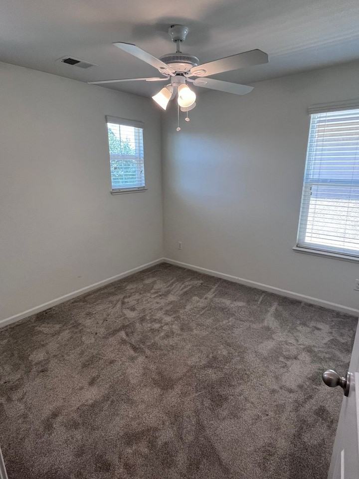 1865 Ellesmere Loop - Photo 5 of 16