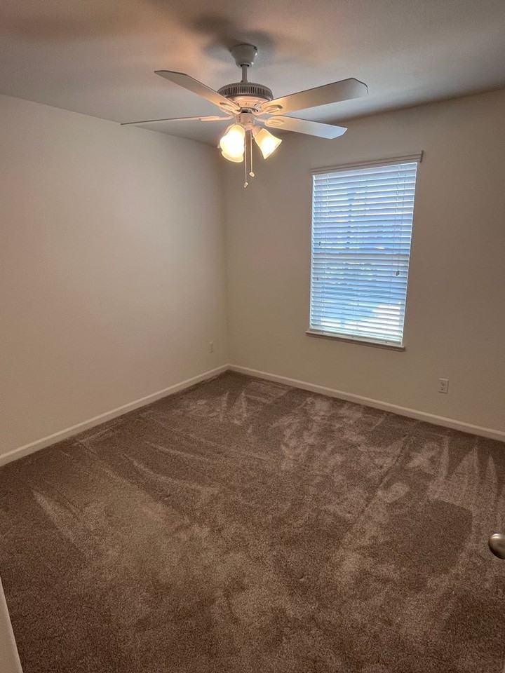 1865 Ellesmere Loop - Photo 6 of 16