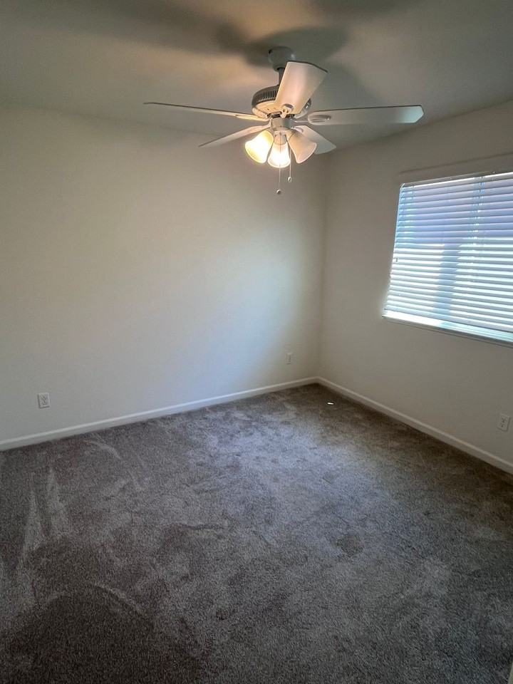 1865 Ellesmere Loop - Photo 7 of 16