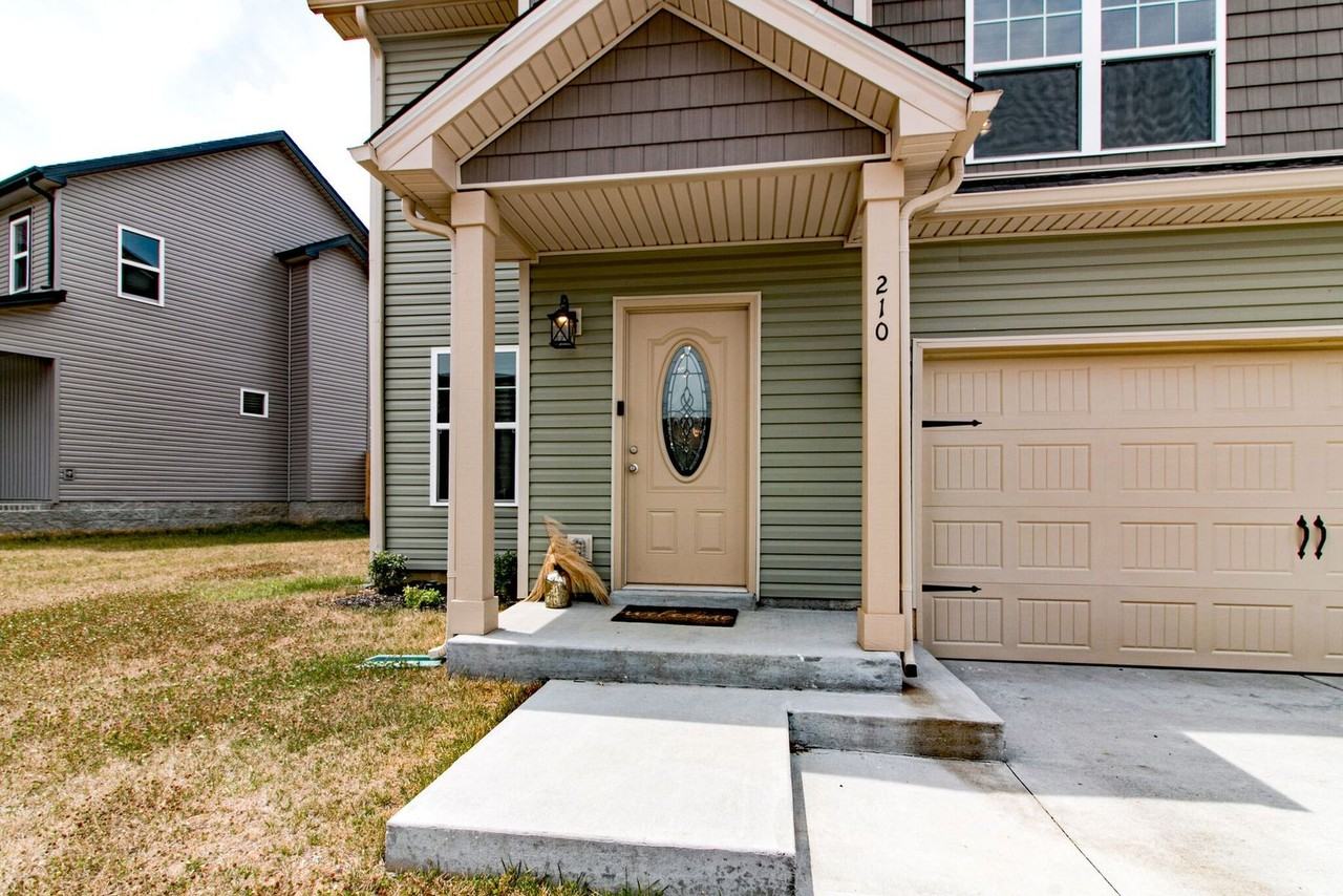 210 Geneva Ln - Photo 4 of 30