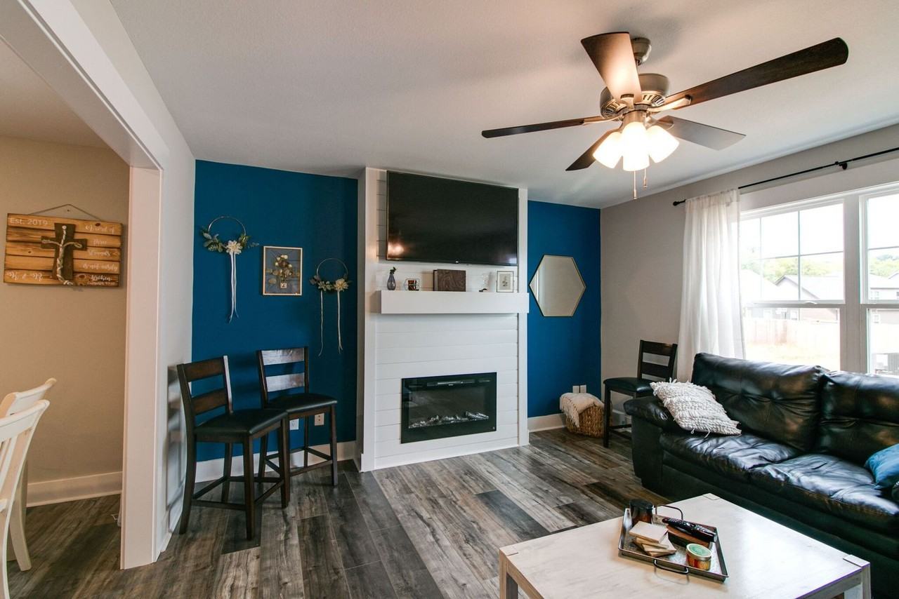 210 Geneva Ln - Photo 7 of 30