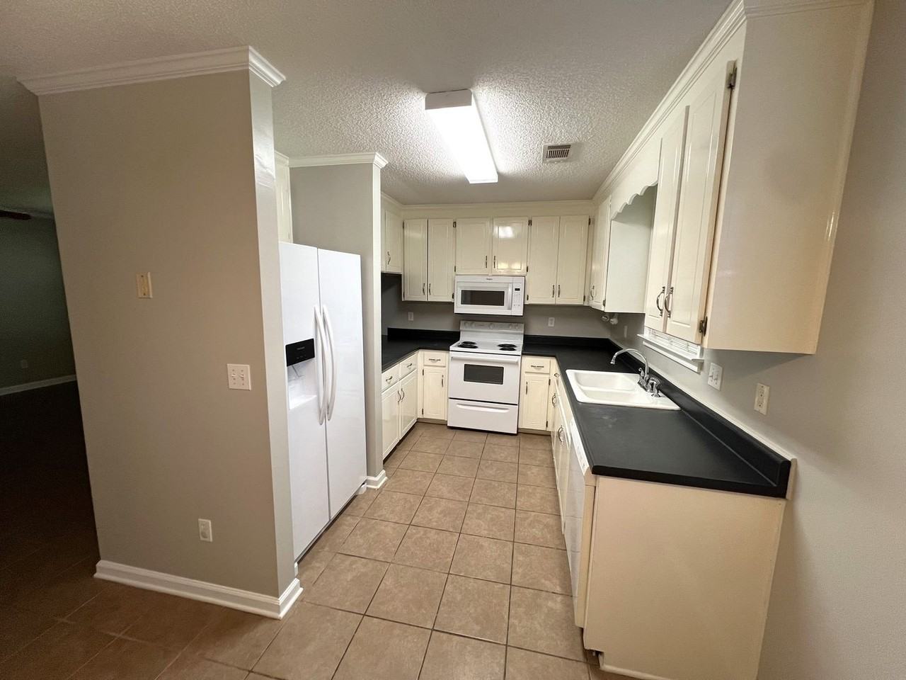 326 Ridgewood Dr - Photo 2 of 19