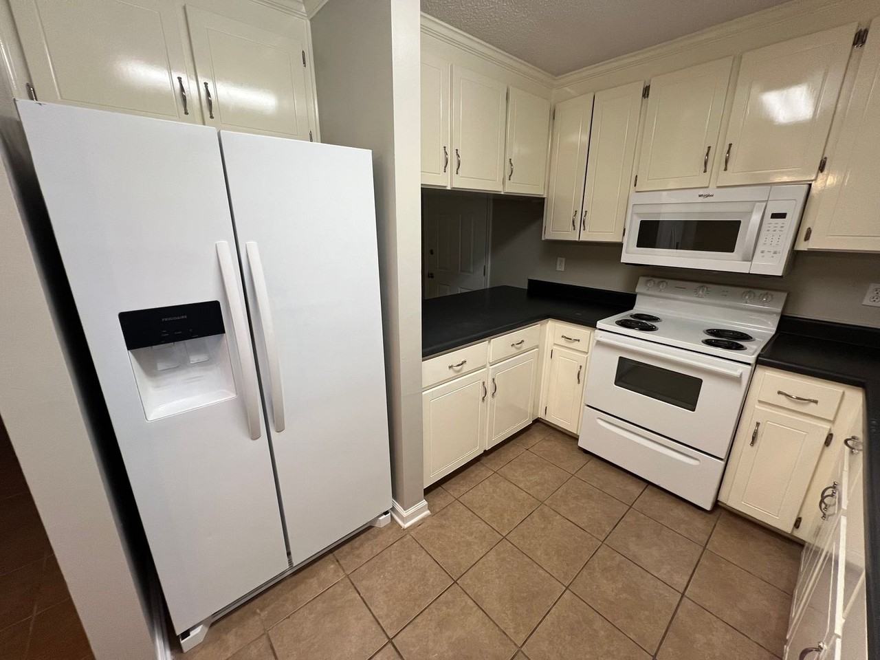 326 Ridgewood Dr - Photo 3 of 19