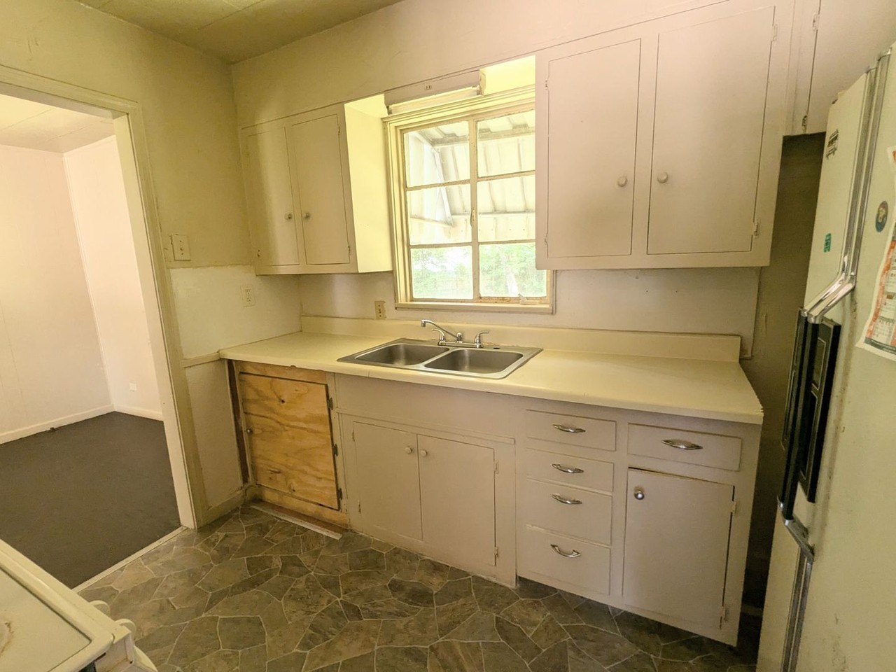 3413 Moore Dr - Photo 2 of 5