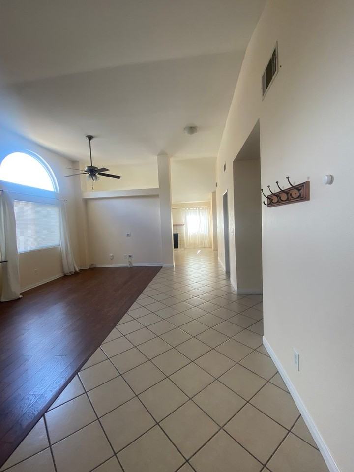 37228 Waterman Ave - Photo 3 of 15