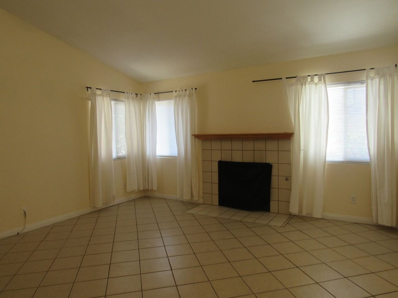 37228 Waterman Ave - Photo 6 of 15