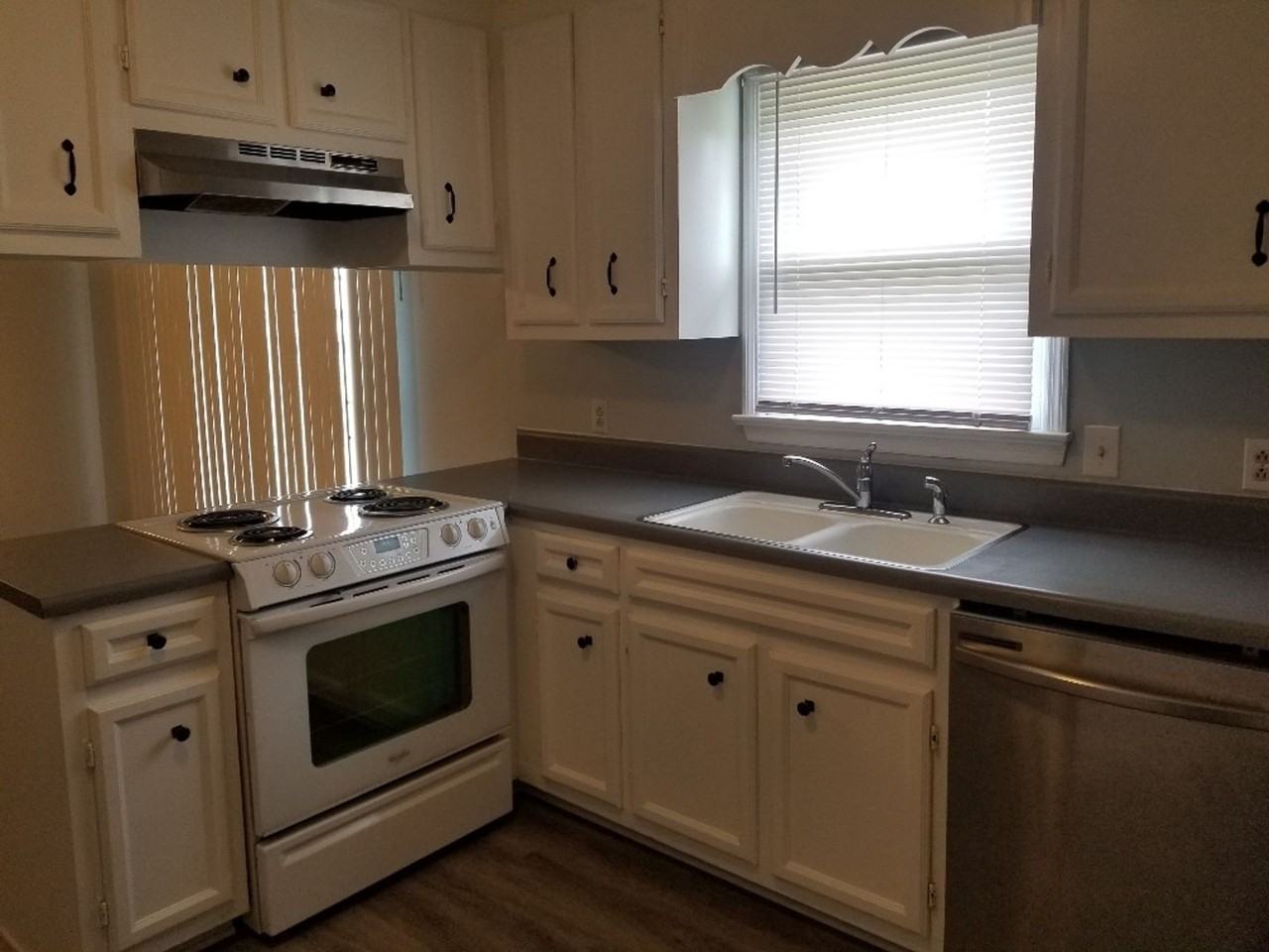 112 Kelly Ct - Photo 5 of 14