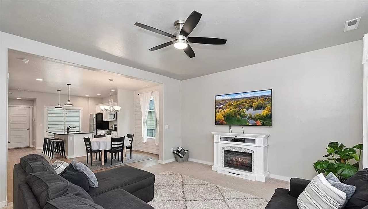 1918 W Heavy Timber Dr - Photo 3 of 32