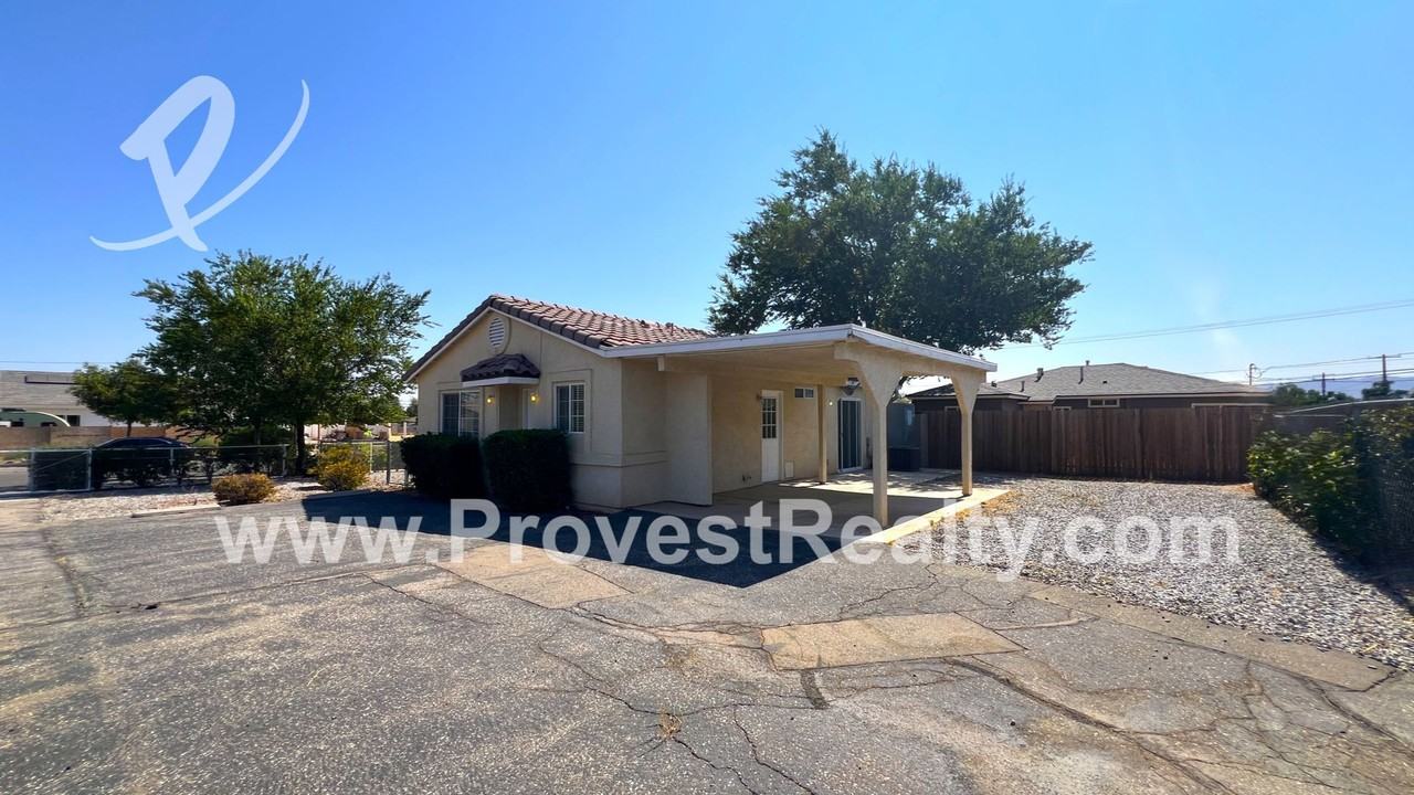 Spruce St 16319* / Spruce Street Investment LLC - Photo 2 of 18