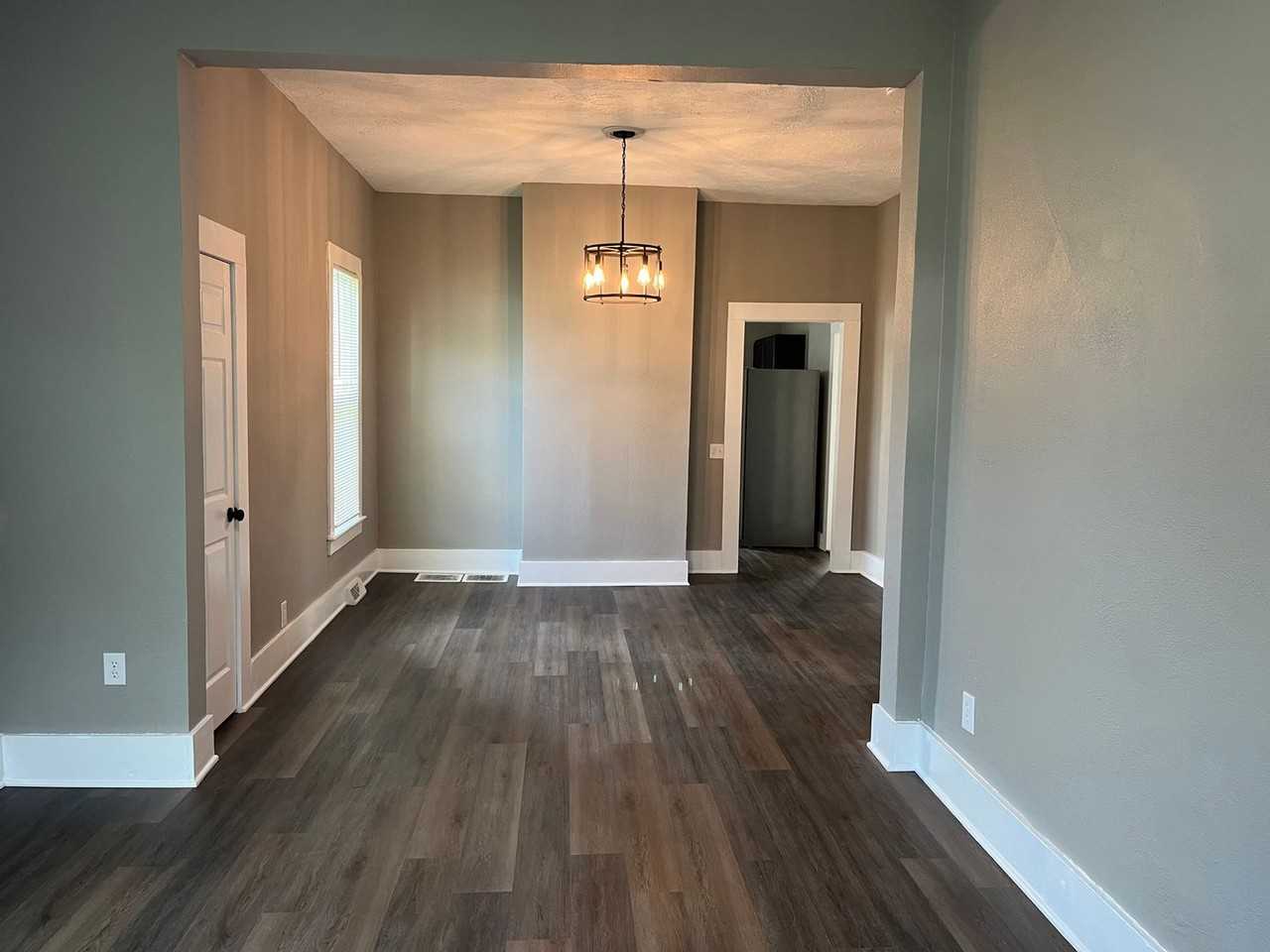 820 8th St - Photo 2 of 14