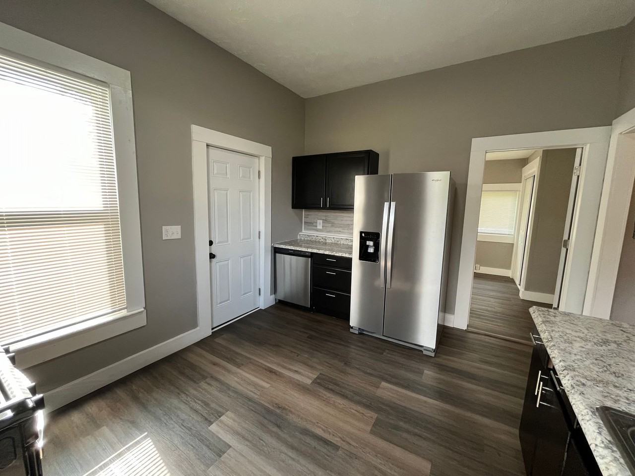 820 8th St - Photo 6 of 14