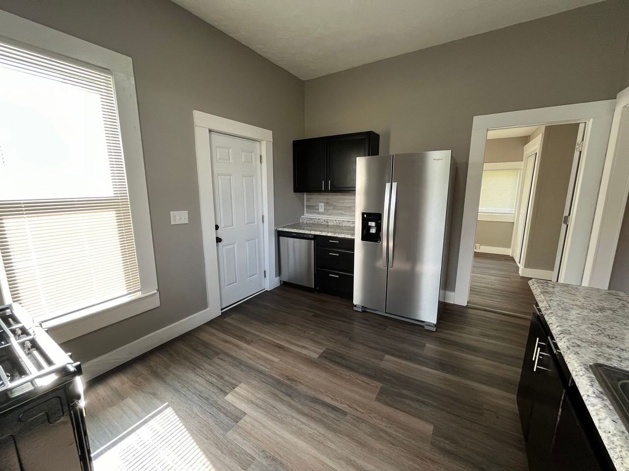 820 8th St - Photo 7 of 14