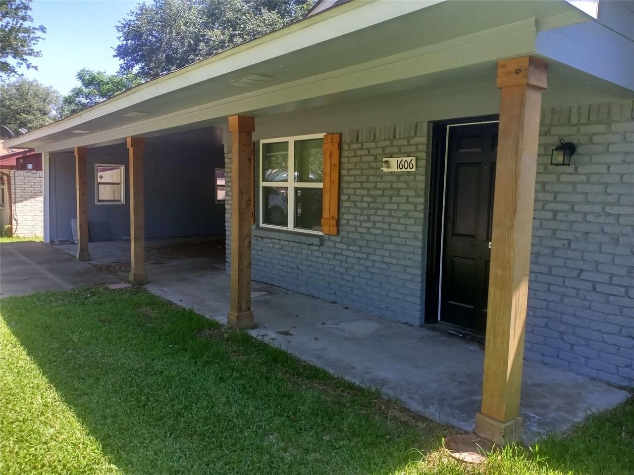 1606 Leon St - Photo 2 of 12