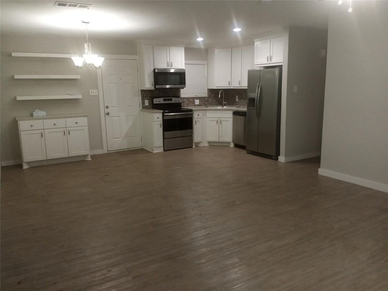 1606 Leon St - Photo 3 of 12