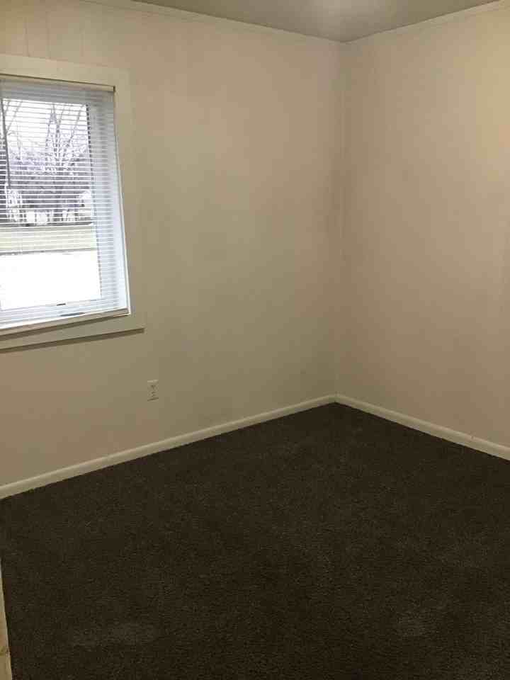 1019 East Broadway Street - Photo 3 of 6