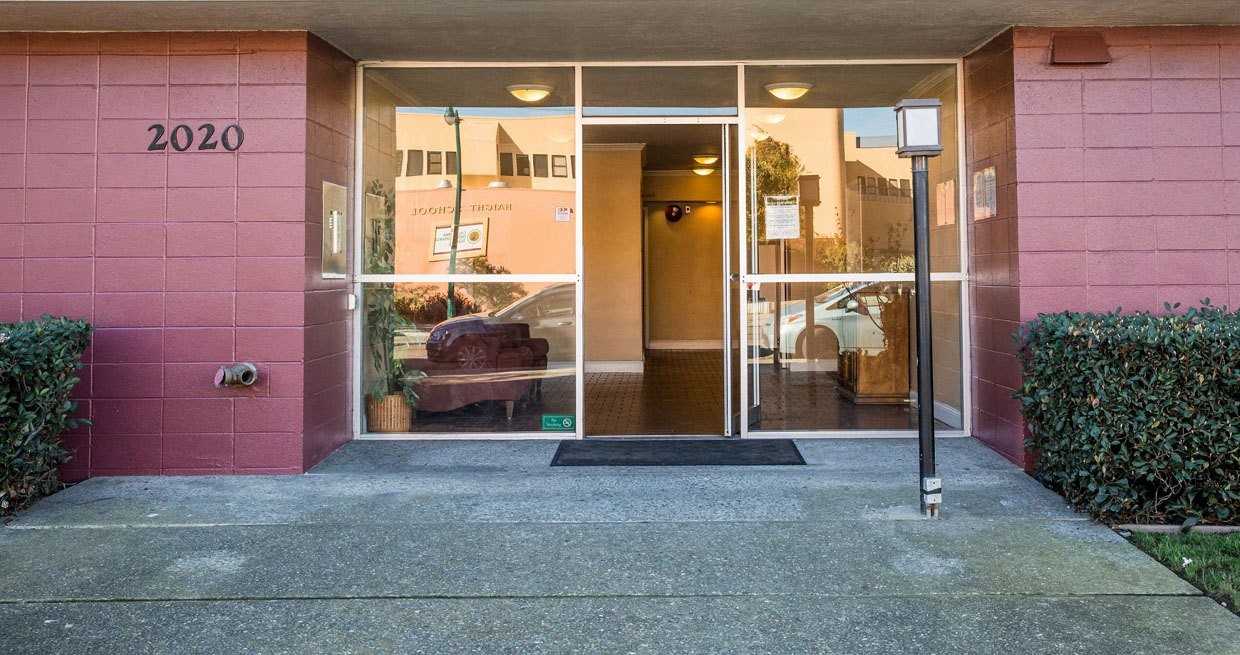 Three Crown Apartments - Photo 3 of 25