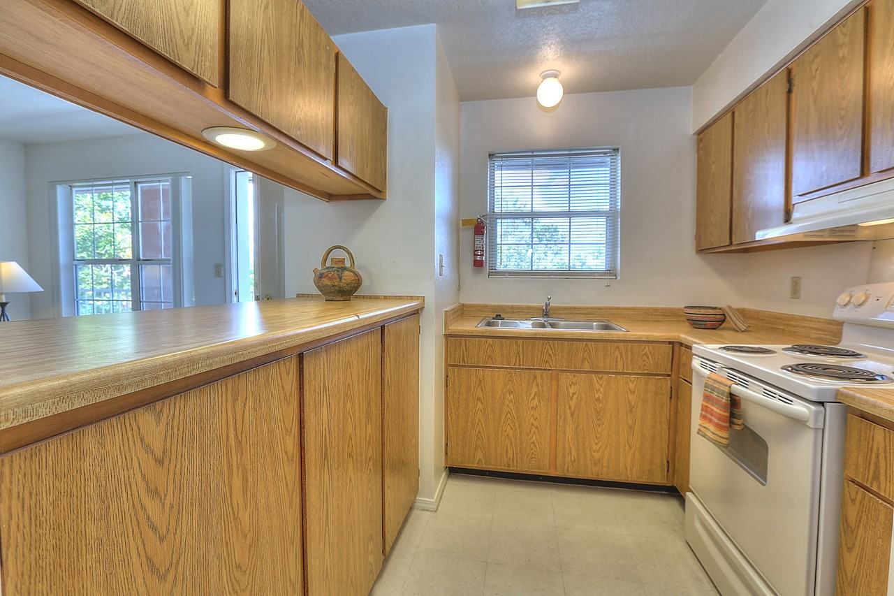 Hacienda Este Apartments - Photo 5 of 11