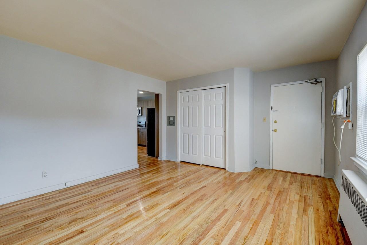 Franklin Manor - Photo 2 of 12