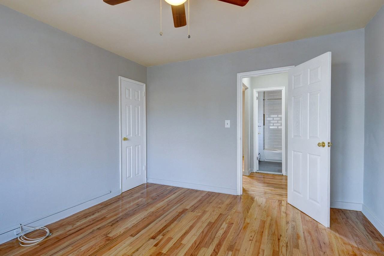 Franklin Manor - Photo 3 of 12