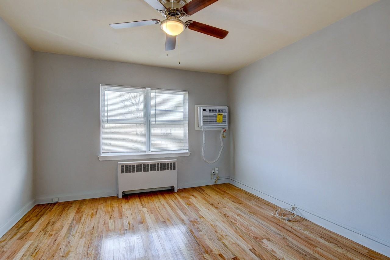 Franklin Manor - Photo 5 of 12