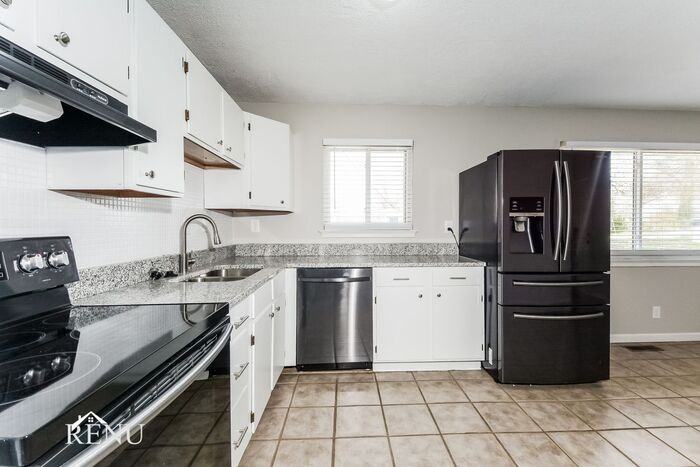 5329 Ville Angela Ln - Photo 3 of 17