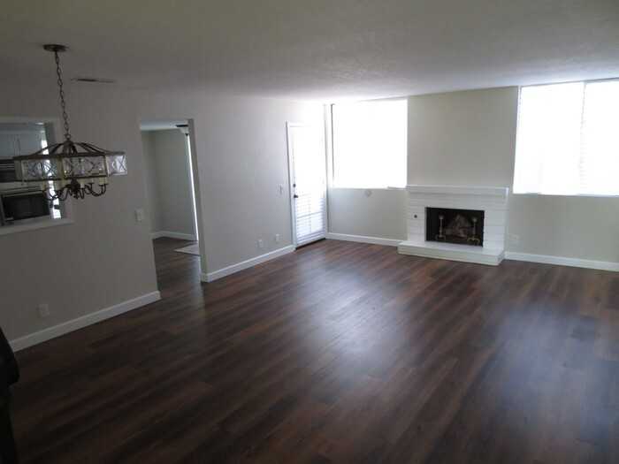 2758 Longwood Ct - Photo 3 of 21