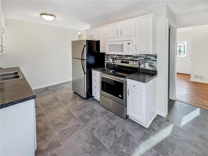 1777 Hillview Rd - Photo 3 of 16