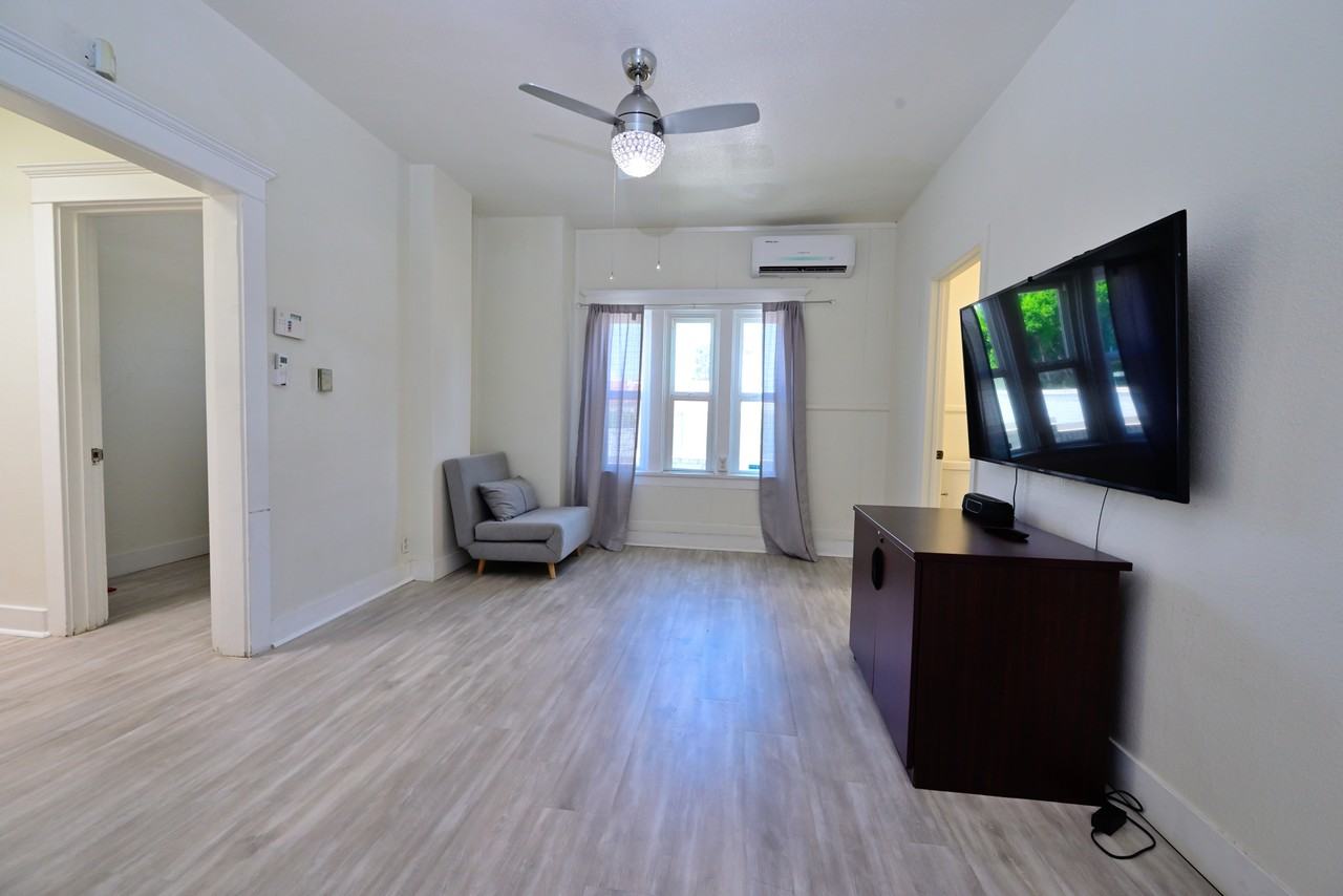 1489 E Colorado Blvd #202 - Photo 2 of 16