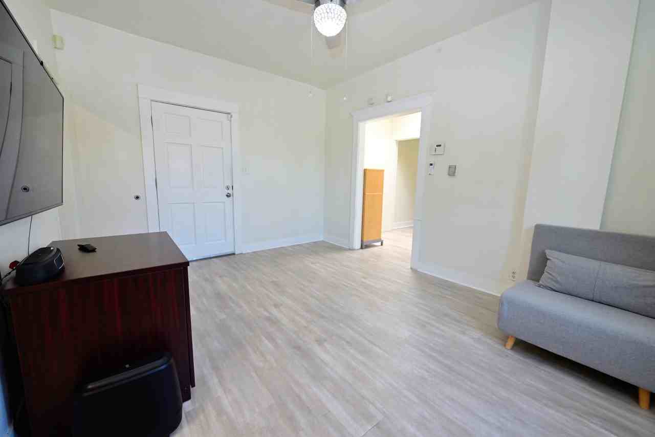 1489 E Colorado Blvd #202 - Photo 3 of 16