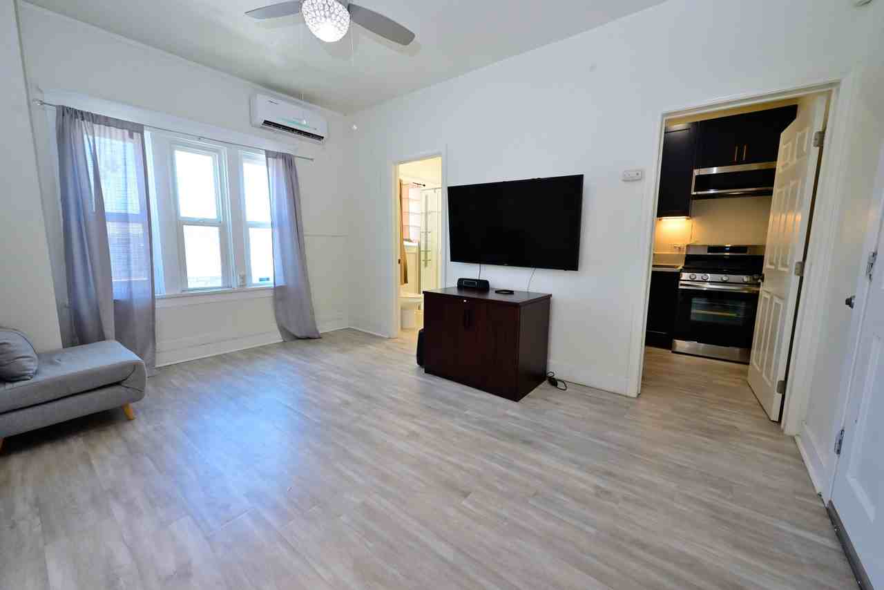 1489 E Colorado Blvd #202 - Photo 4 of 16