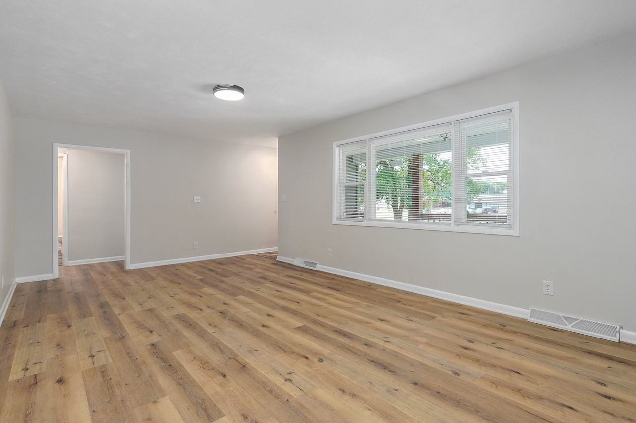 530 S Weller Ave #NA - Photo 2 of 8