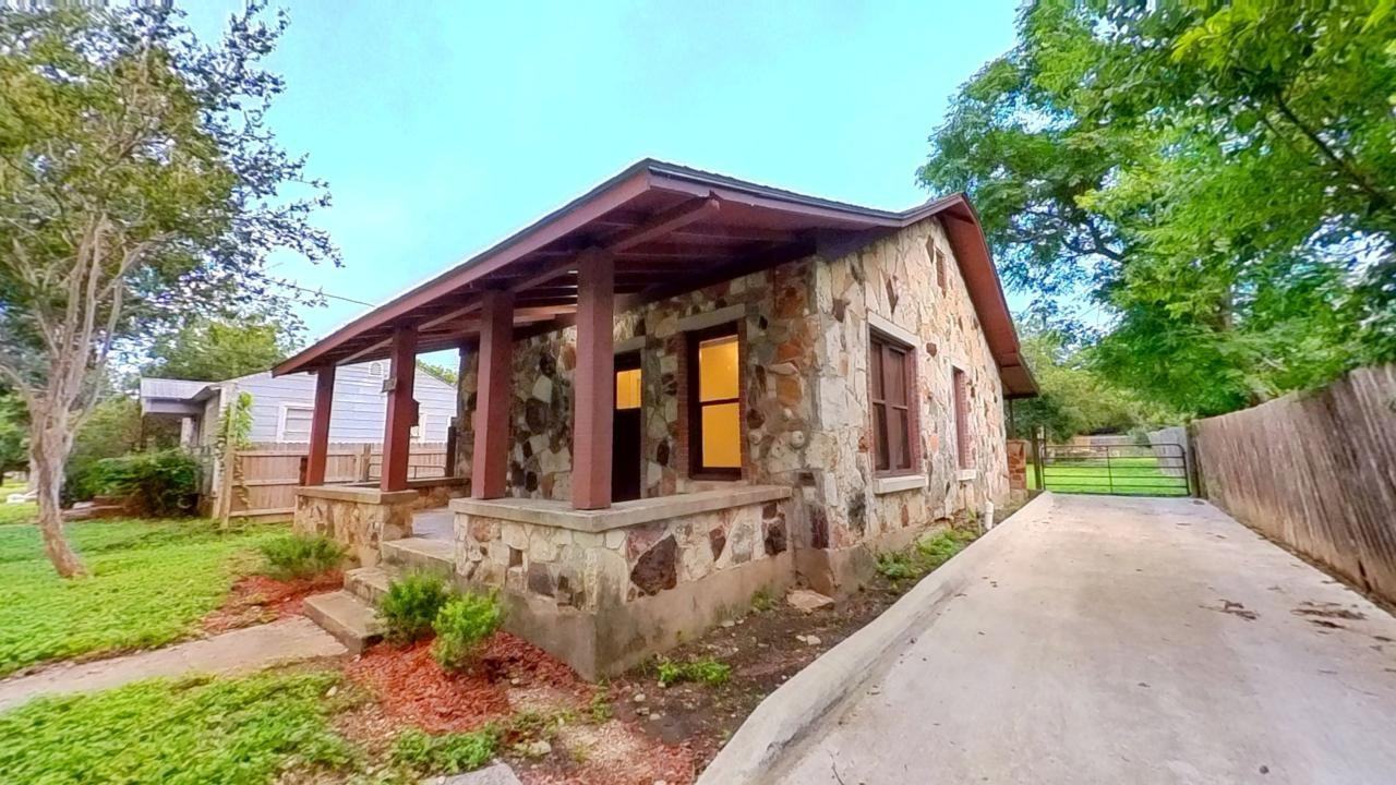 1246 W San Antonio St #NA - Photo 2 of 20