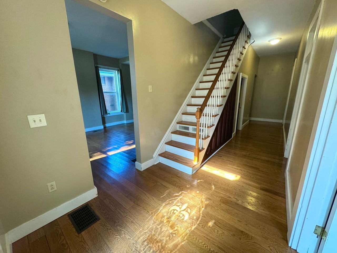 337 N Ellis St - Photo 3 of 36